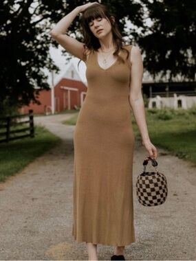 Sleeveless V-Neck Midi Dress in Brown